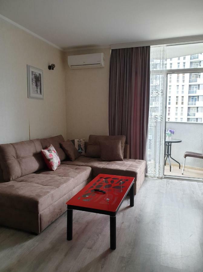 Lia'S Apartment In Orbi Batumi Esterno foto